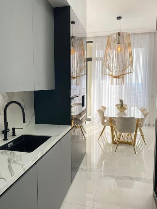 Appartement Luxury Penthouse Prishtina à Pristina Extérieur photo